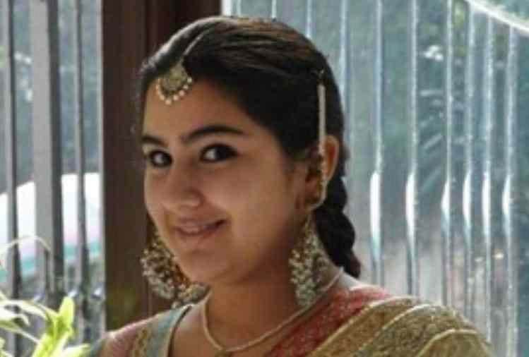 sara ali khan share throwback photo with same expression