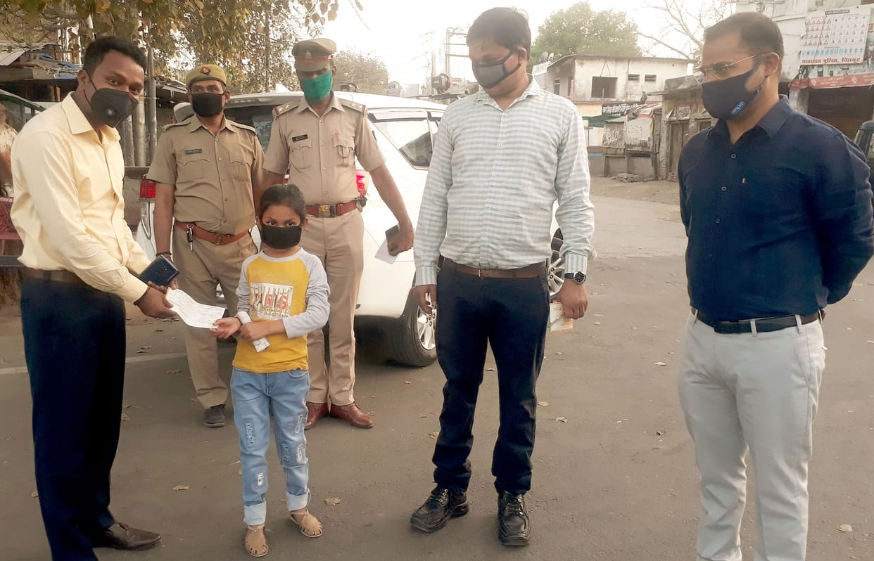 9 year old daughter donated 21 thousand on her birthday in Chitrakoot