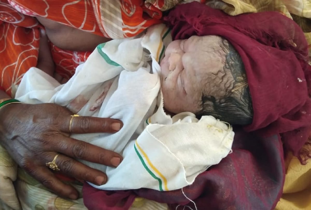 Shahjahanpur woman gives birth to a baby girl on road side as she dont get convenience in lockdown