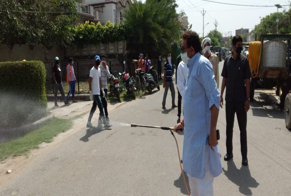 coronavirus update sanitization begins by fire brigade vehicles in Agra