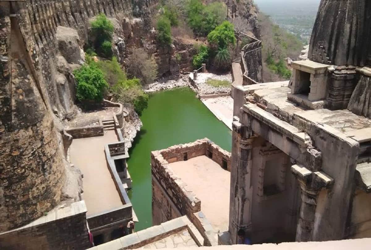 largest fort of India Chittorgarh Fort in Rajasthan