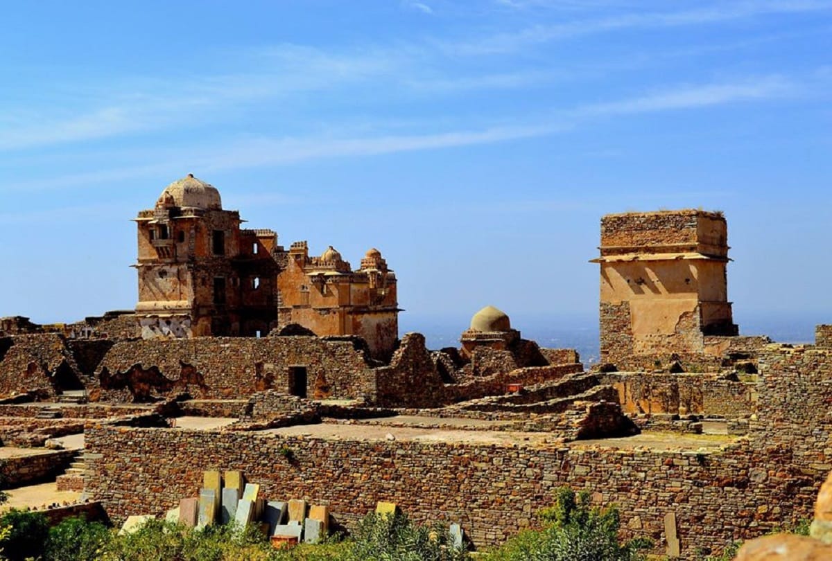 know about chittorgarh fort in rajasthan largest fort of india