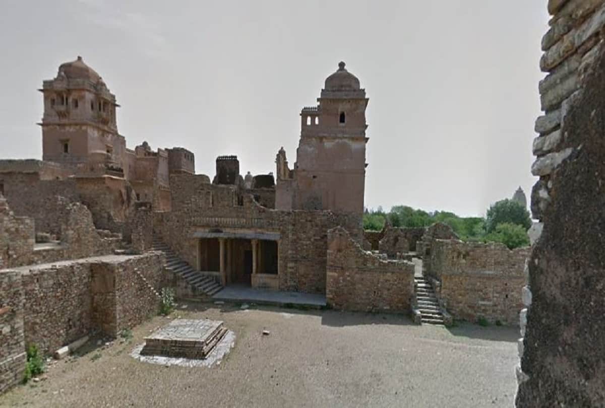 largest fort of India Chittorgarh Fort in Rajasthan