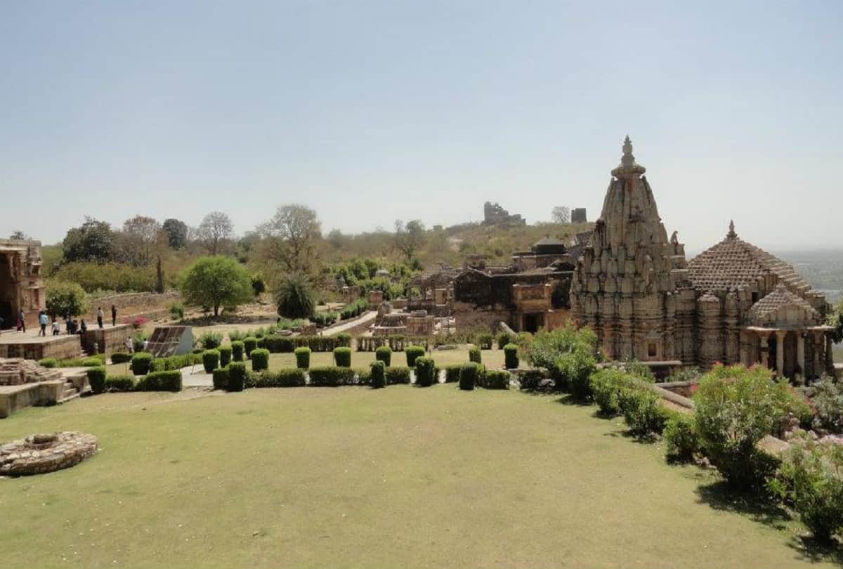 largest fort of India Chittorgarh Fort in Rajasthan