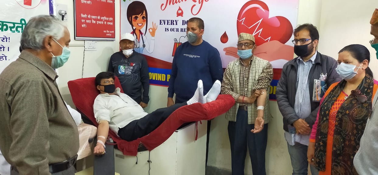Activists including former MLA Tiwari donated ten units of blood