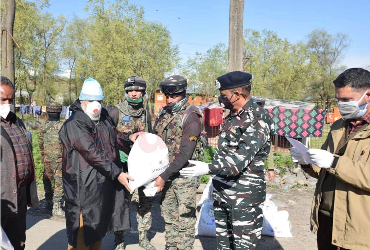 Coronavirus in Jammu Kashmir (J&K) News in Hindi, People are helping the needy