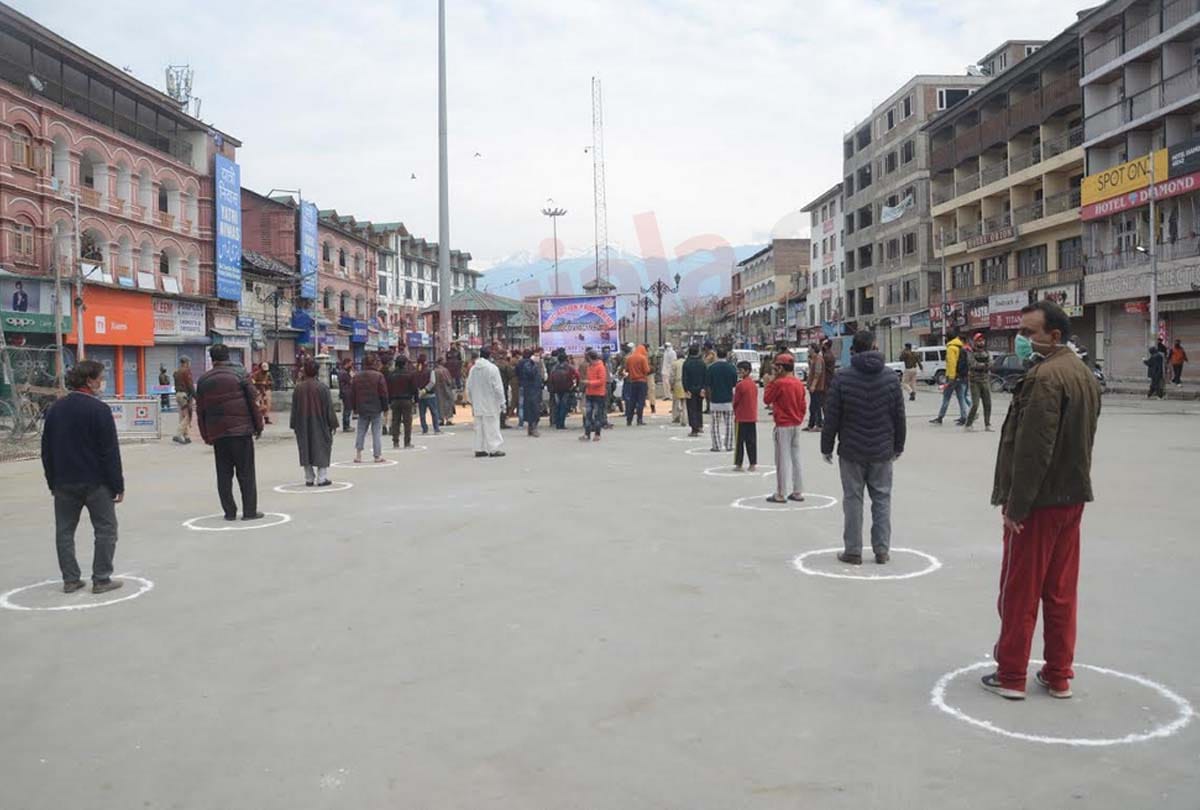 Coronavirus in Jammu Kashmir (J&K) News in Hindi, People are helping the needy