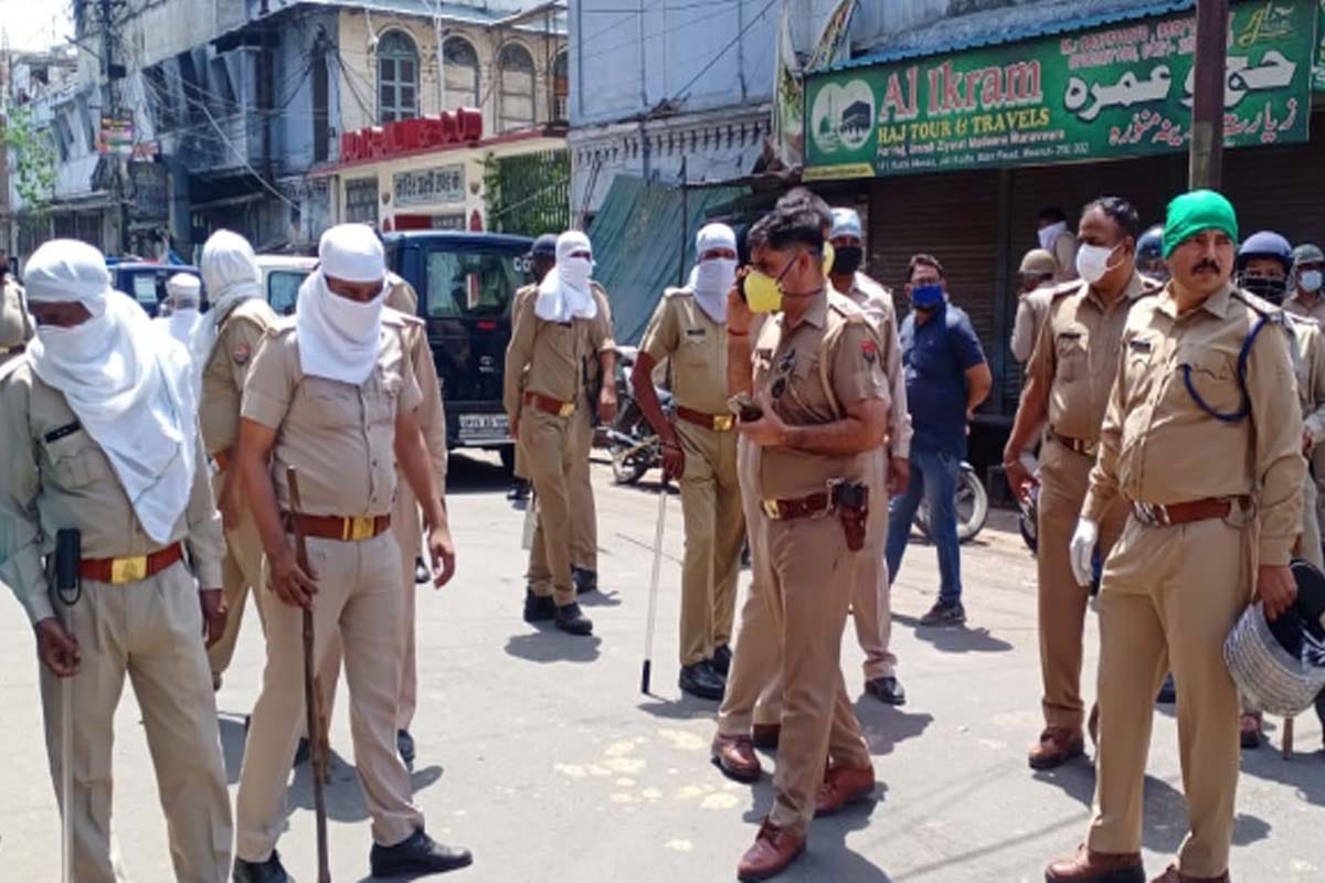 Lockdown Meerut News: attack on Police team while they went to seal the Hotspot Jali kothi in Meerut