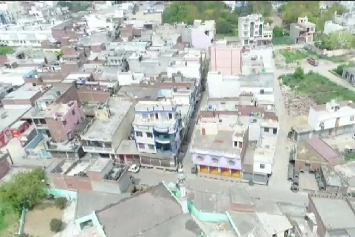 Lockdown increased for 3rd May in India, people run to shops to be necessary items in West UP