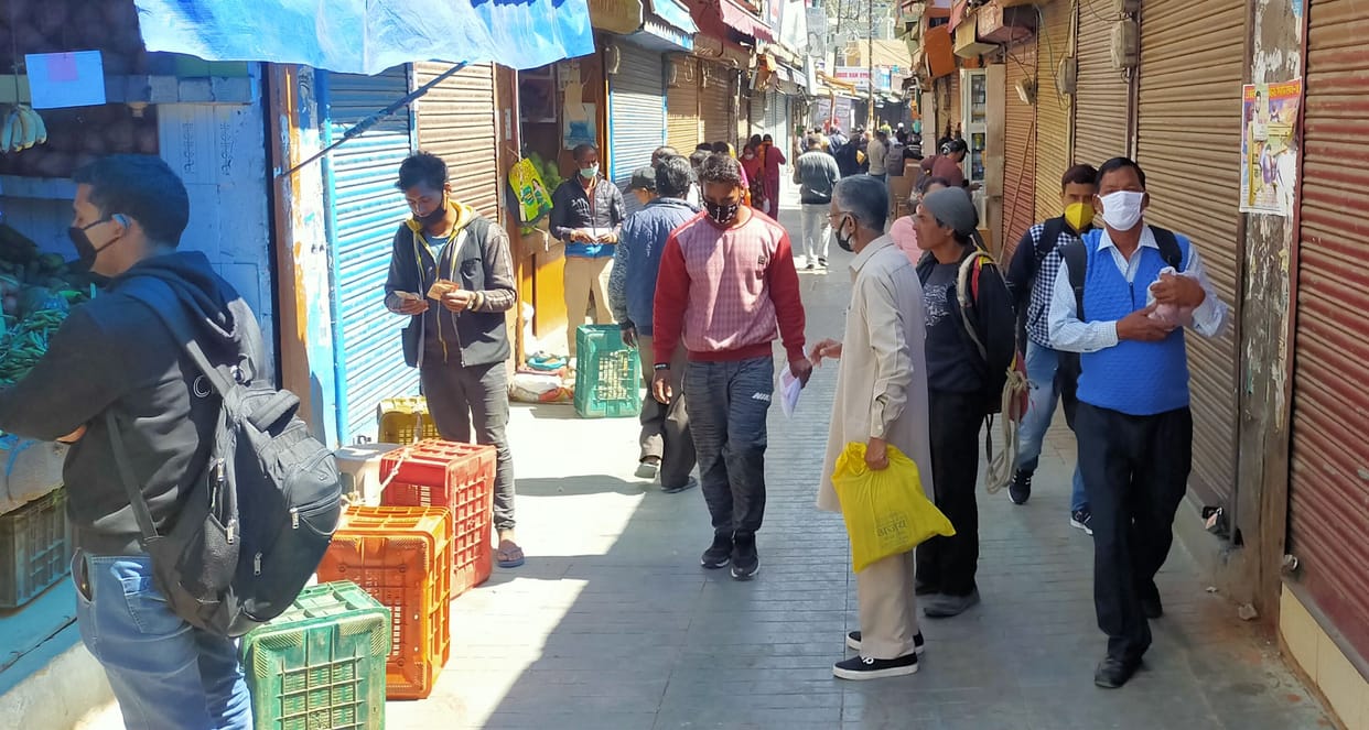 Lockdown: line of people engaged in shops for shopping
