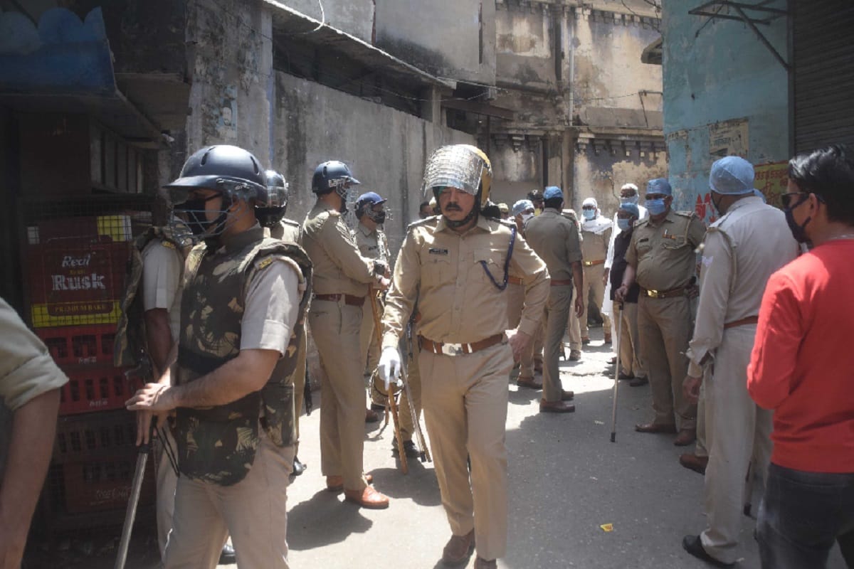 Lockdown New Update, Attacked on police officers and health department team in hotspot area of Meerut