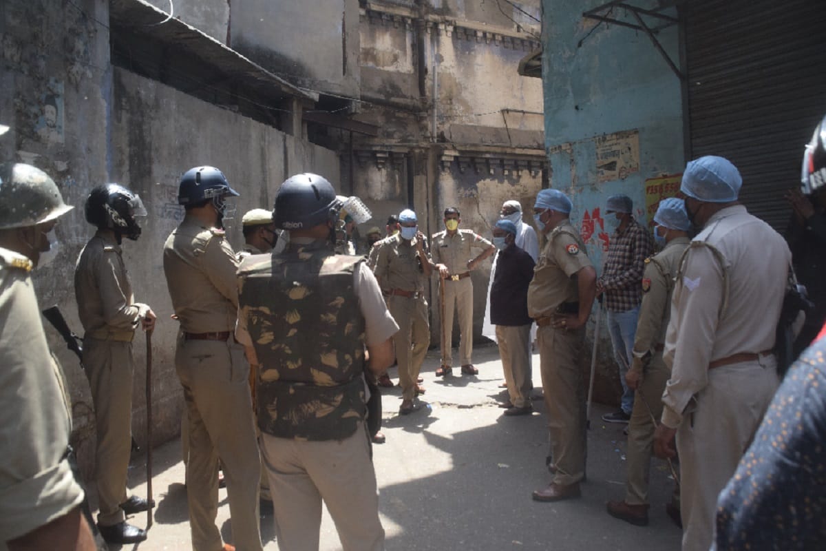 Lockdown New Update, Attacked on police officers and health department team in hotspot area of Meerut