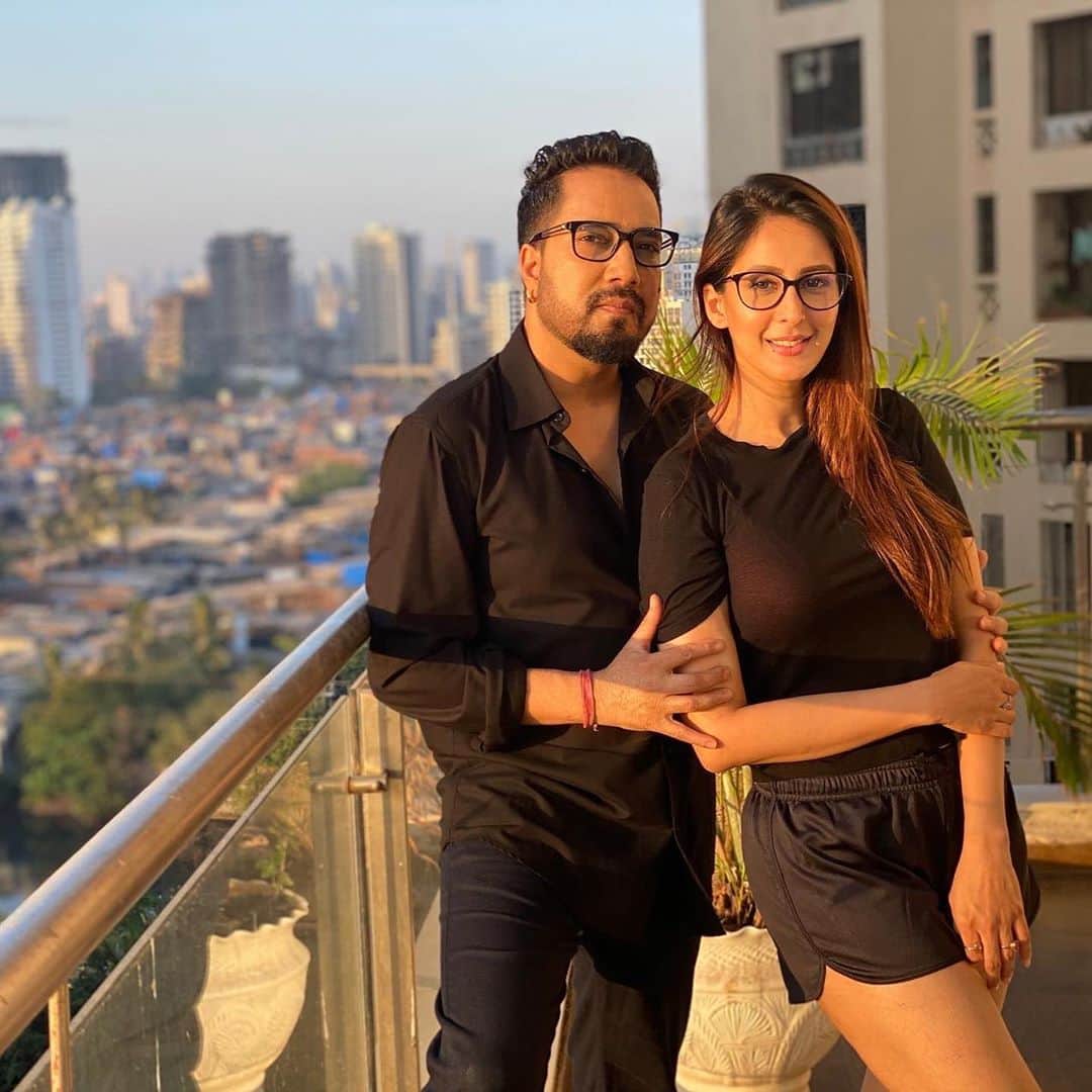 Chahatt Khanna shared photo with Mika Singh on social media goes   viral
