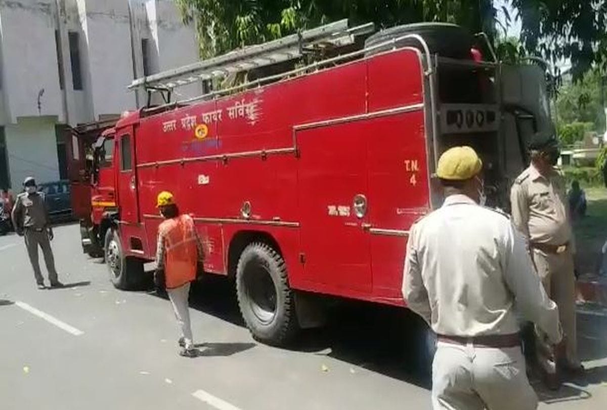 coronavirus update sanitization begins by fire brigade vehicles in Agra