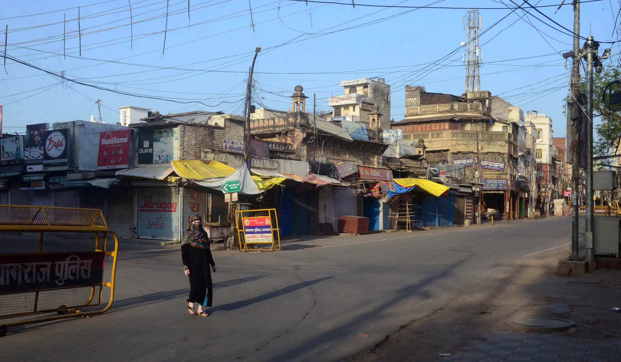 Prayagraj: The force was blocked on Katju Road, the force was seen everywhere, traffic was restricted, the force was also deployed on the streets.