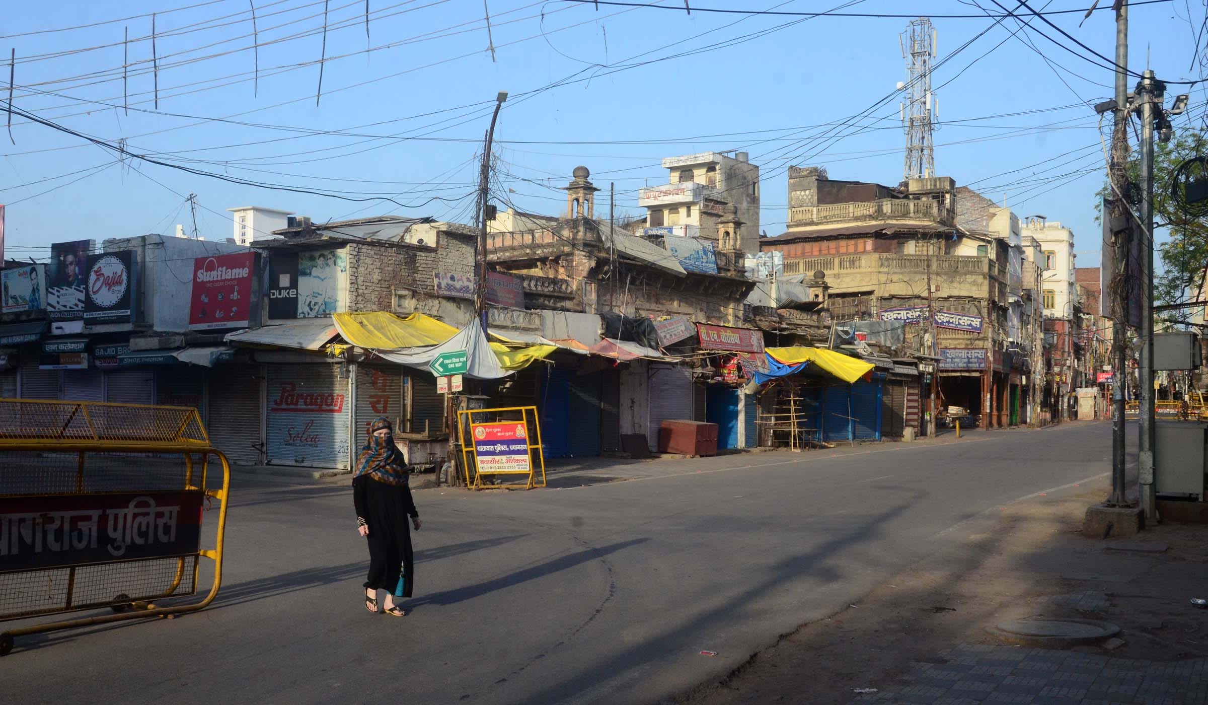 Prayagraj: The force was blocked on Katju Road, the force was seen everywhere, traffic was restricted, the force was also deployed on the streets.