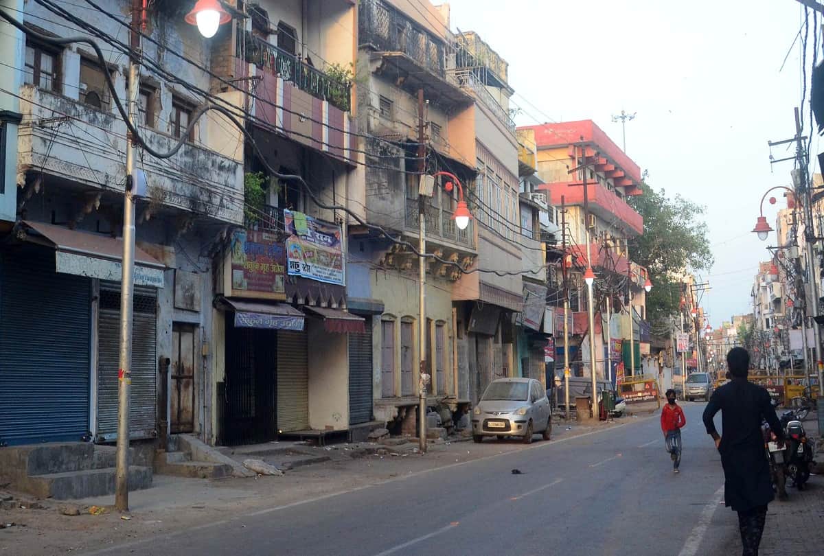 Prayagraj: The force was blocked on Katju Road, the force was seen everywhere, traffic was restricted, the force was also deployed on the streets.
