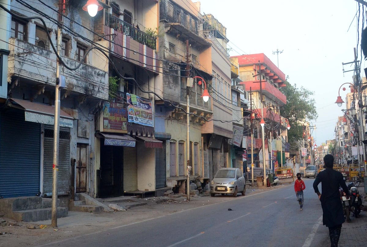 Prayagraj: The force was blocked on Katju Road, the force was seen everywhere, traffic was restricted, the force was also deployed on the streets.
