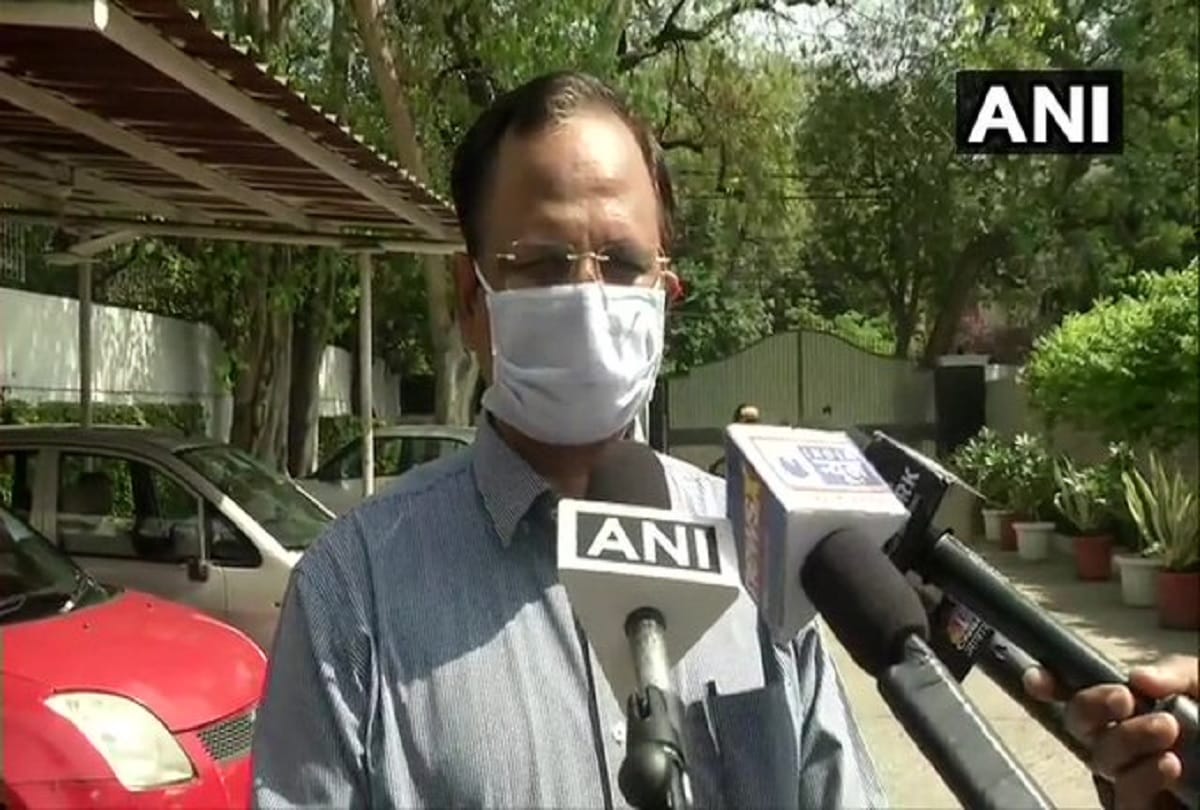 Health Minister angry due to long waiting for surgery and testing