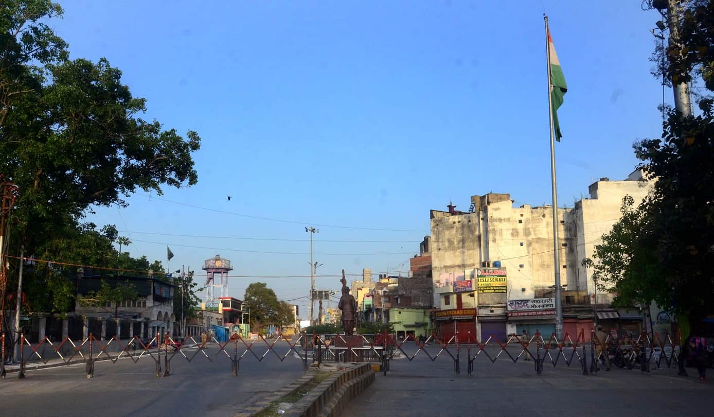 Prayagraj: The force was blocked on Katju Road, the force was seen everywhere, traffic was restricted, the force was also deployed on the streets.