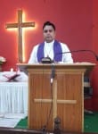प्रभु यीशु के पुनरुत्थान पर्व ईस्टर पर प्रवचन देते पादरी रेवरेंड पंकज इंद्रजीत
