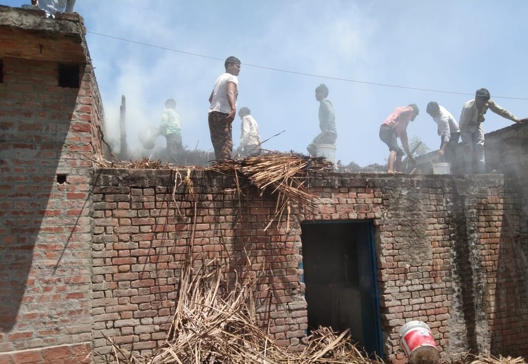 Mobile battery burst fire, two houses burnt