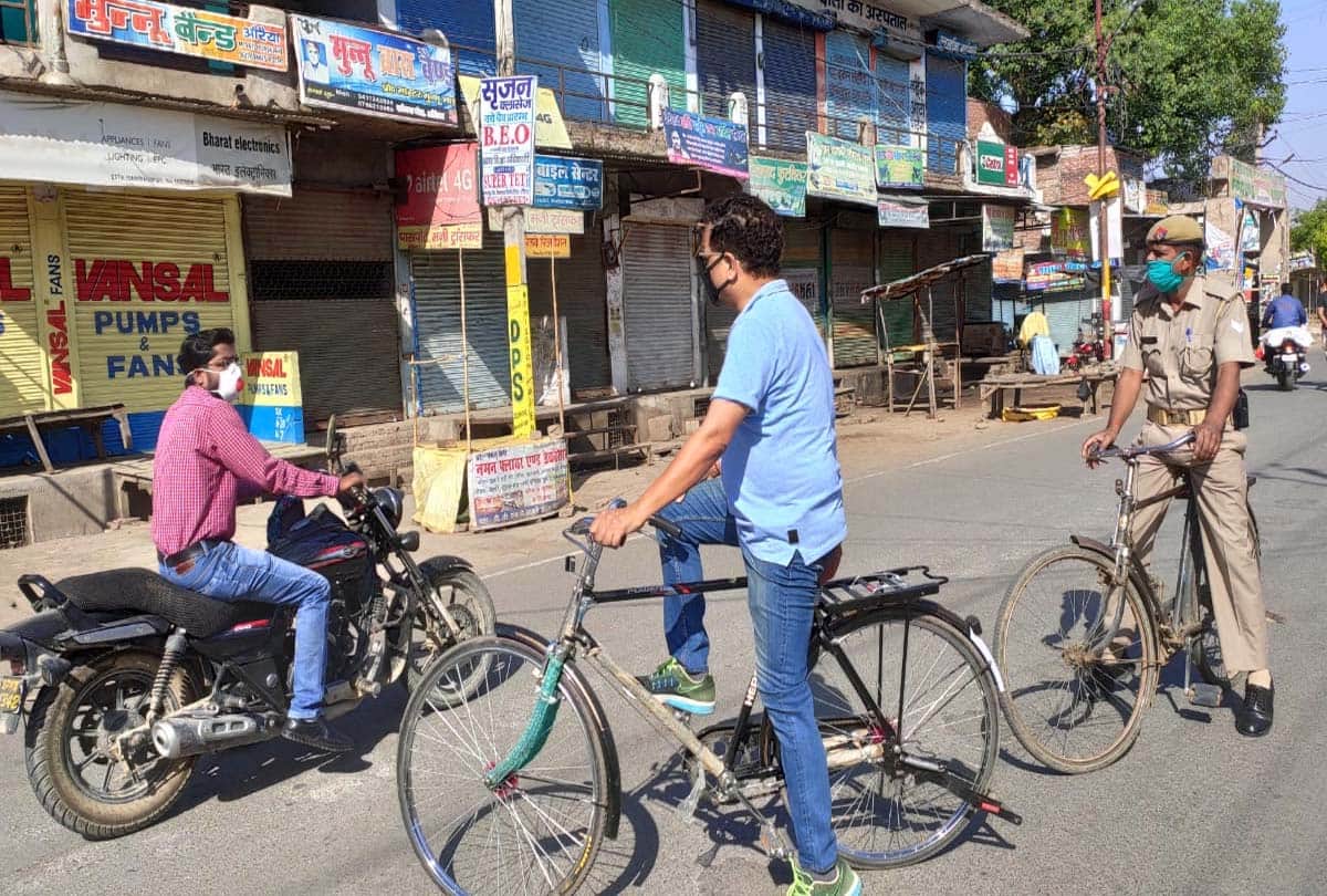 auraiya Lockdown News in Hindi, Outside police vigil, stay indoors
