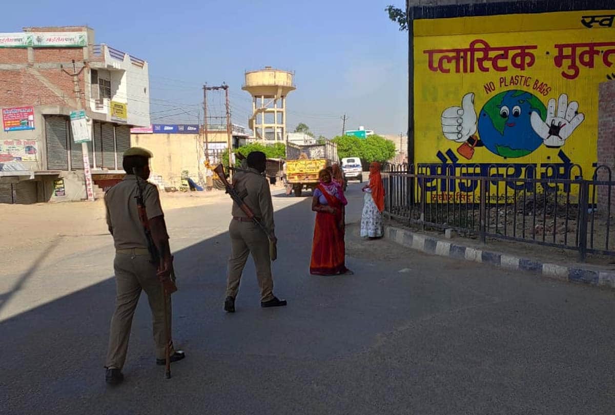 auraiya Lockdown News in Hindi, Outside police vigil, stay indoors