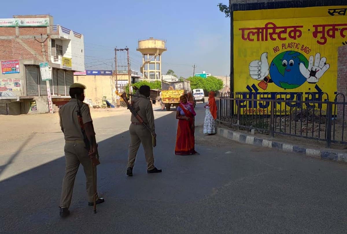 auraiya Lockdown News in Hindi, Outside police vigil, stay indoors