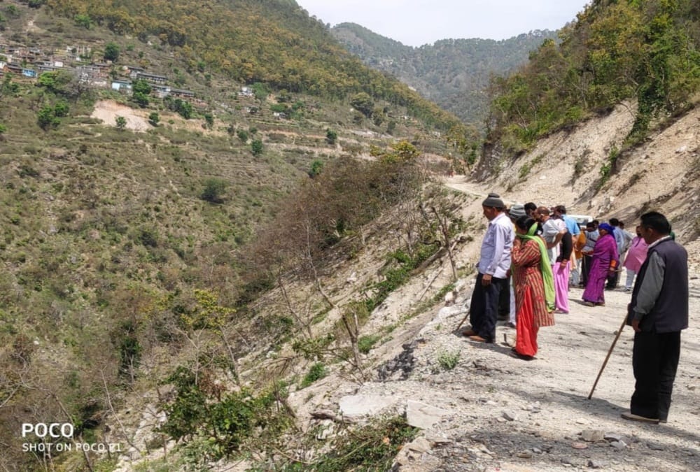 Three people Died In Car fell into ditch In Pauri During Going to Meet Sick Relative, Photos