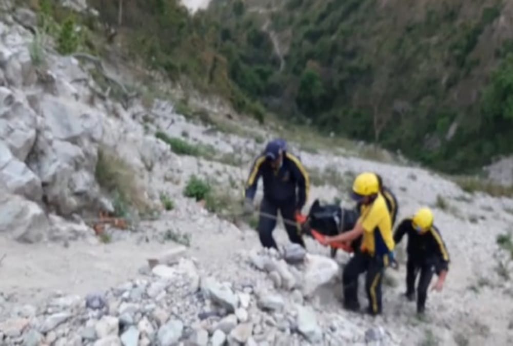Three people Died In Car fell into ditch In Pauri During Going to Meet Sick Relative, Photos