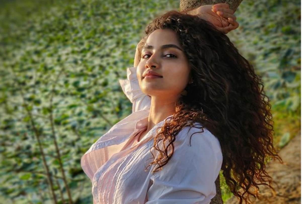 Premam actress Anupama Parameswaran Facebook account Gets hacked