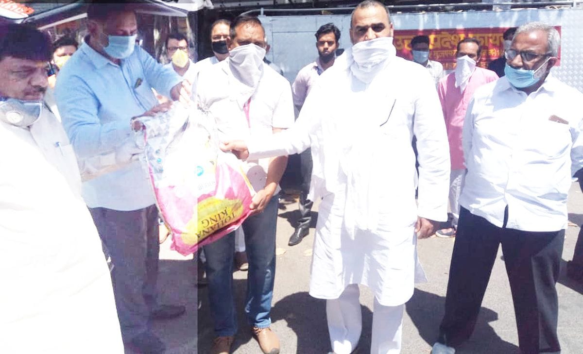 Distribution of food items to hawkers