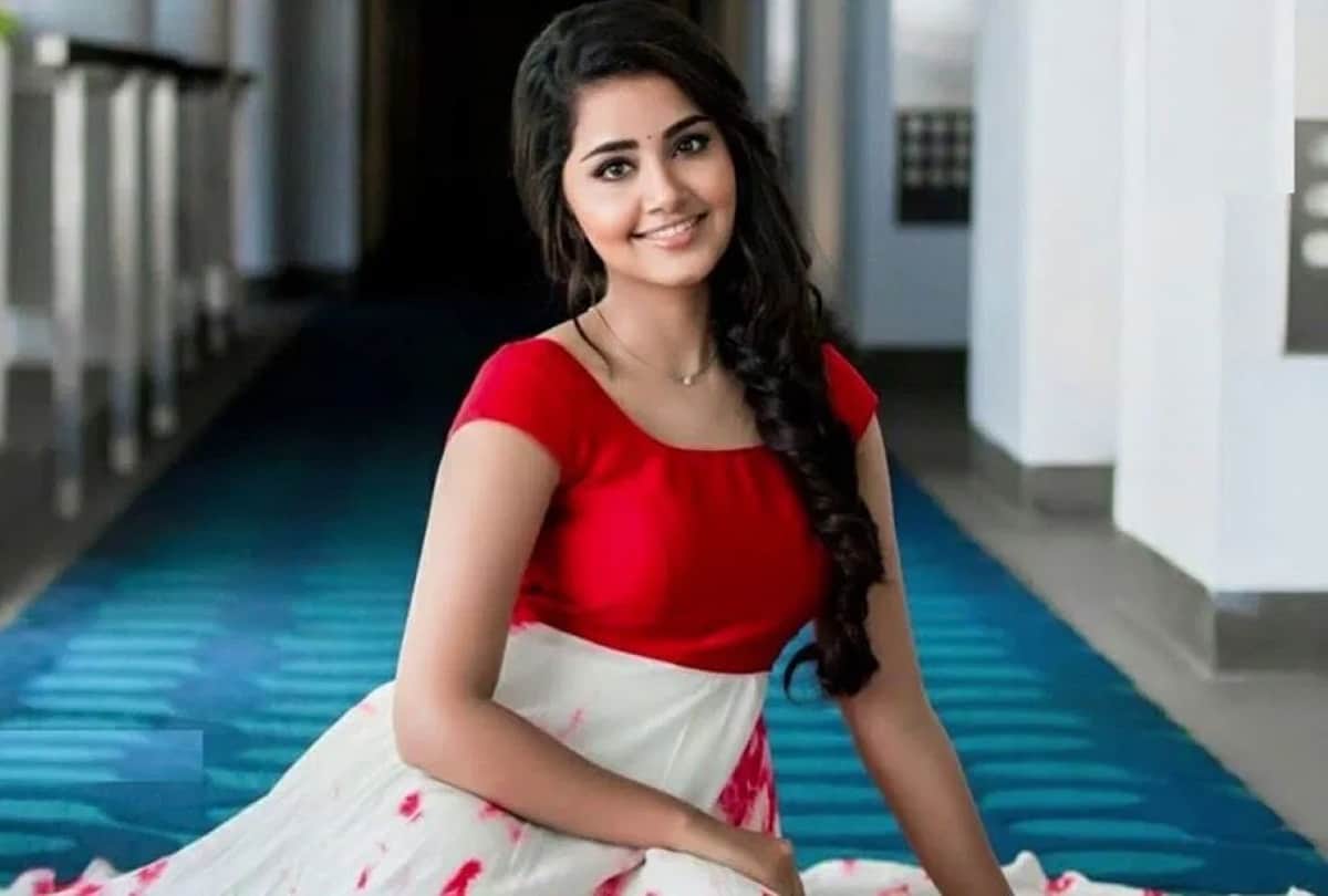 Premam actress Anupama Parameswaran Facebook account Gets hacked