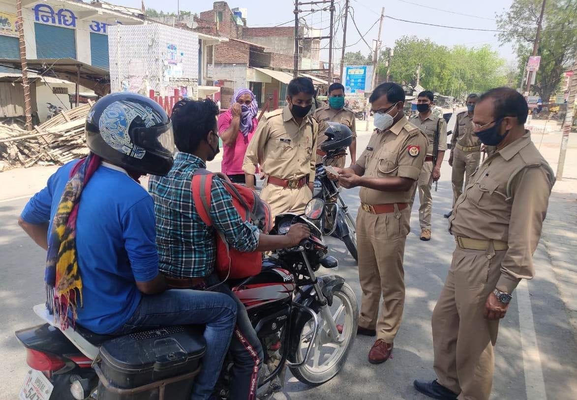 Those who are engaged in the service of Corona patients, the police is cutting their challan