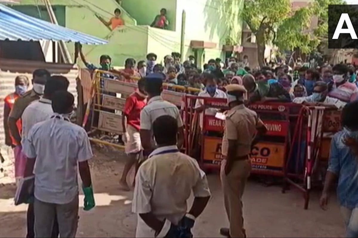 lockdown Daily wage labourers at MGR Street protest alleging they dont have money to buy essential commodities 