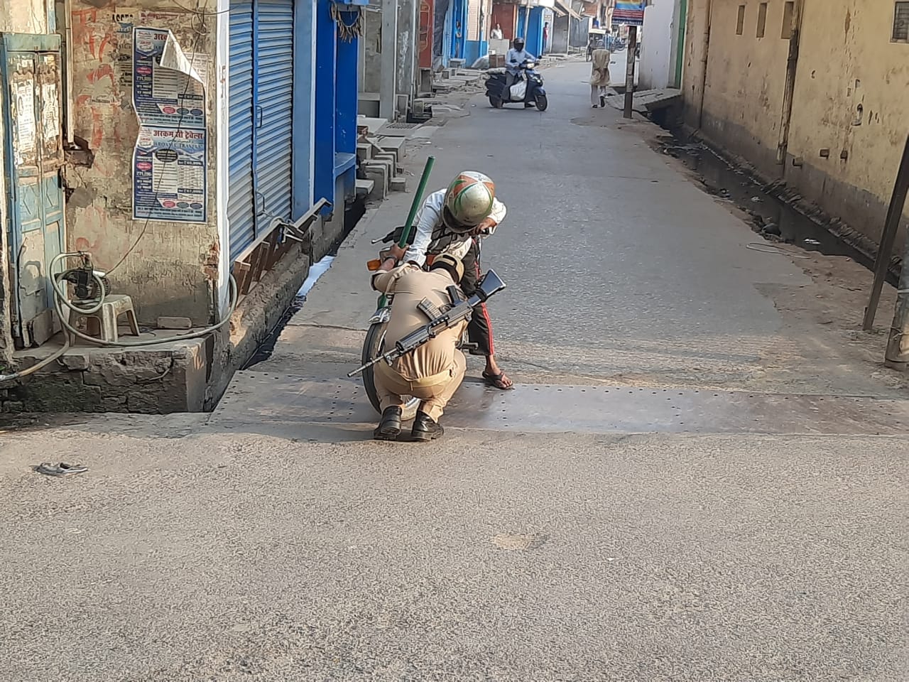 gorakhpur lockdown update see latest photos in gorakhpur curfew 12 april latest update news