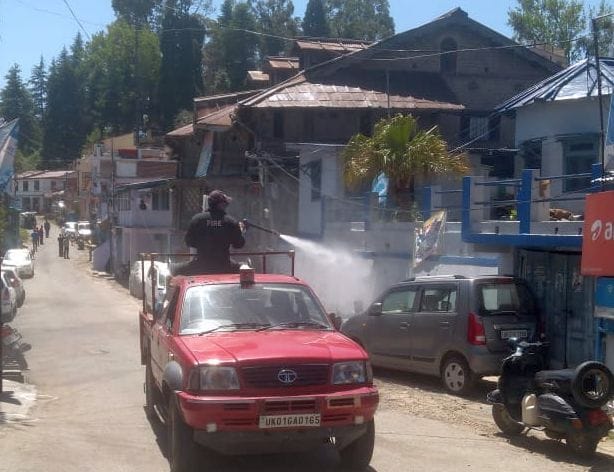 Sanitization is being regularized in sealed areas in Ranikhet