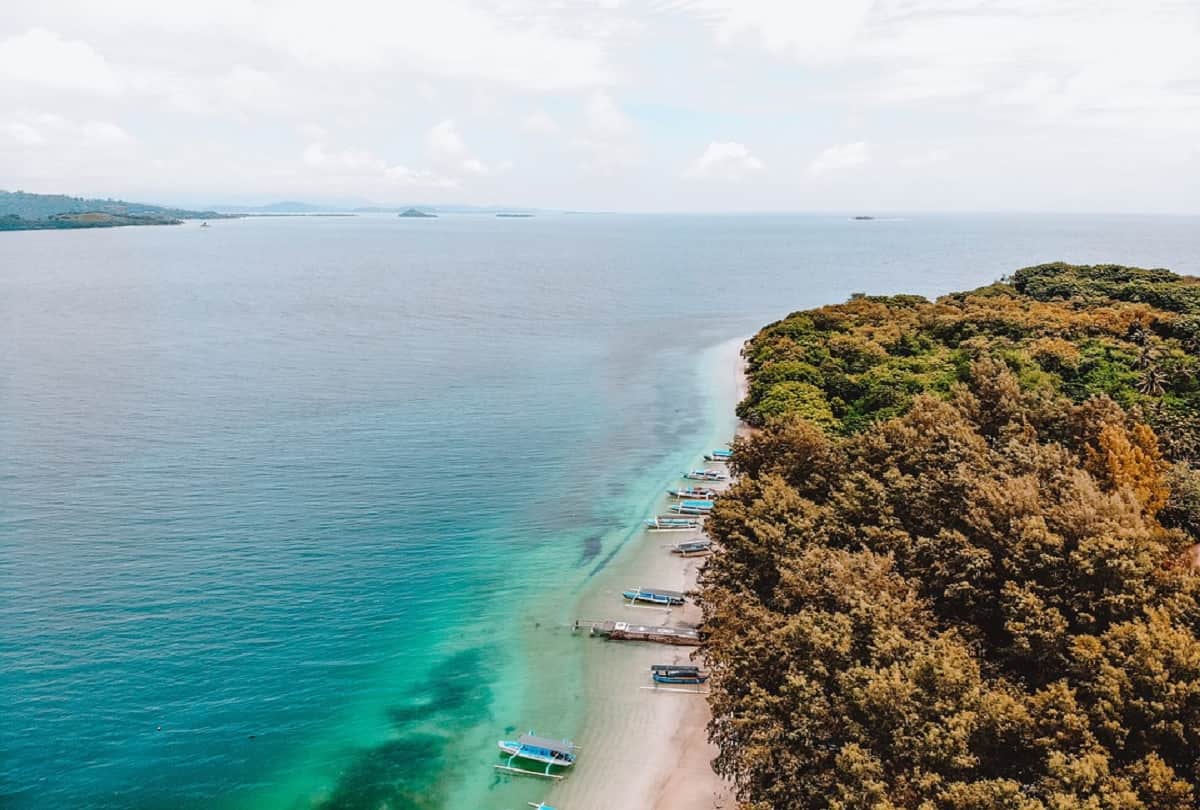 worlds largest island country Indonesia consists of more than 17 thousand islands
