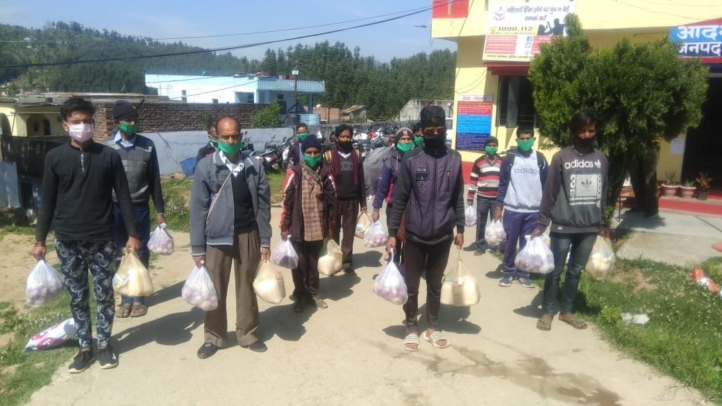 Distribution of food grains to 14 newspaper distributors