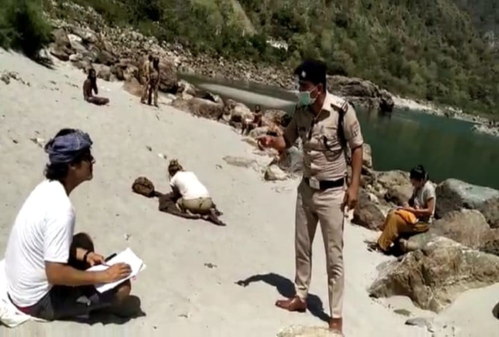 Coronavirus Lockdown Uttarakhand: Police Give Punishment to Foreigners Tourists to Write Sorry 500 Times