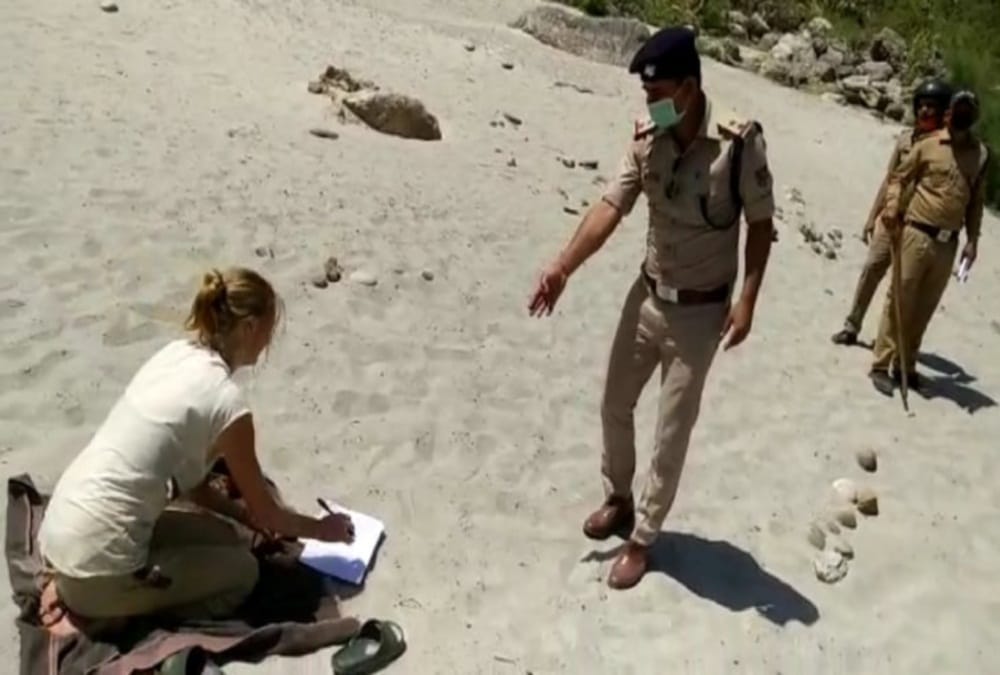 Coronavirus Lockdown Uttarakhand: Police Give Punishment to Foreigners Tourists to Write Sorry 500 Times