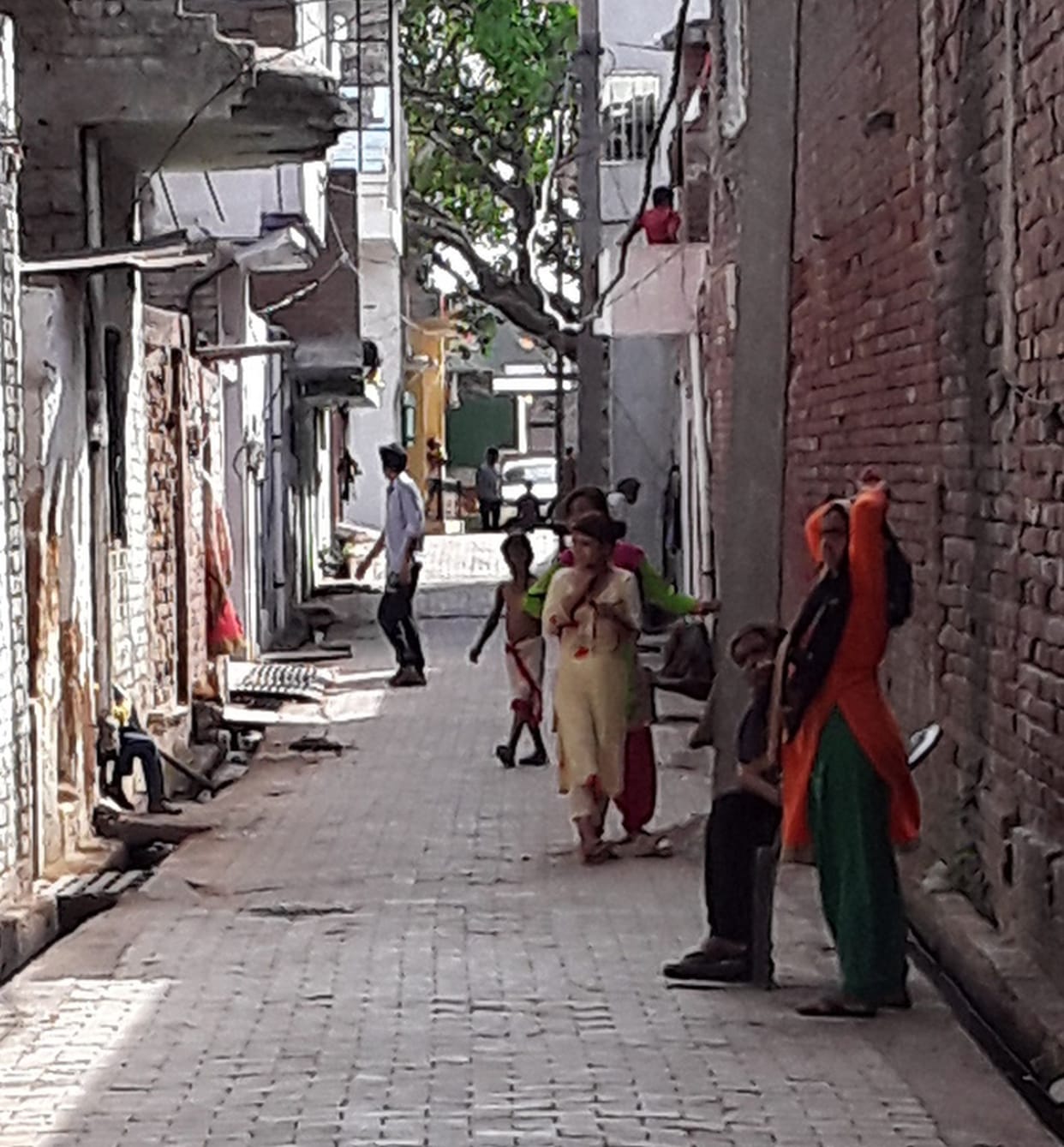 Lockdown: silence on the streets, 'chaupal' in the streets