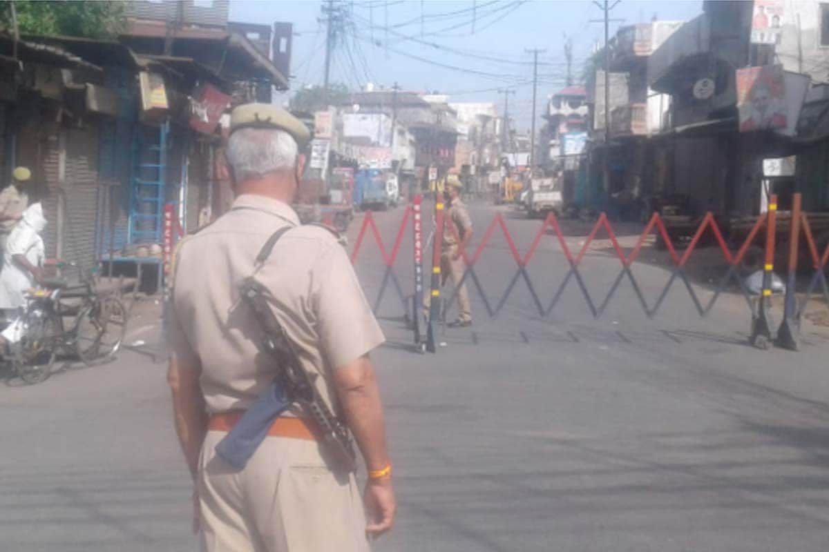 Lockdown Update west up news in hindi: corona virus reaches the countryside from the city, Police deployed in sealed Hotspot