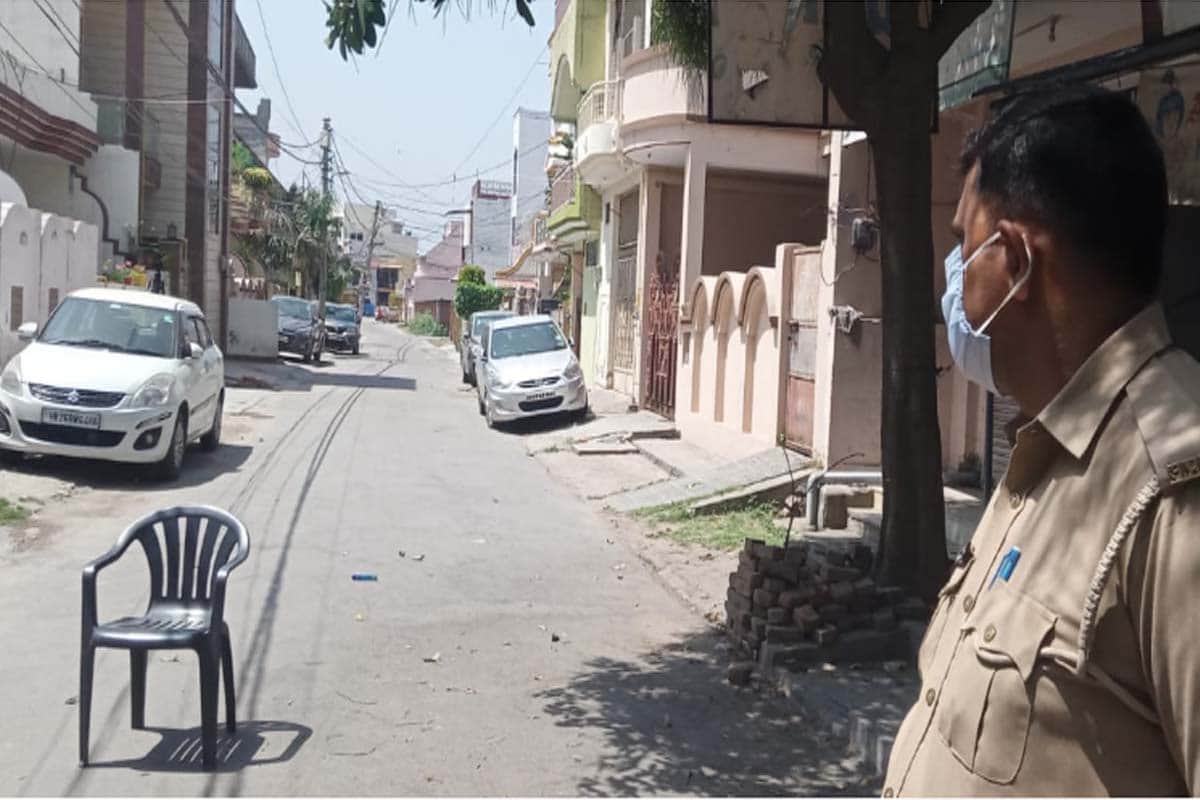 Lockdown Update west up news in hindi: corona virus reaches the countryside from the city, Police deployed in sealed Hotspot