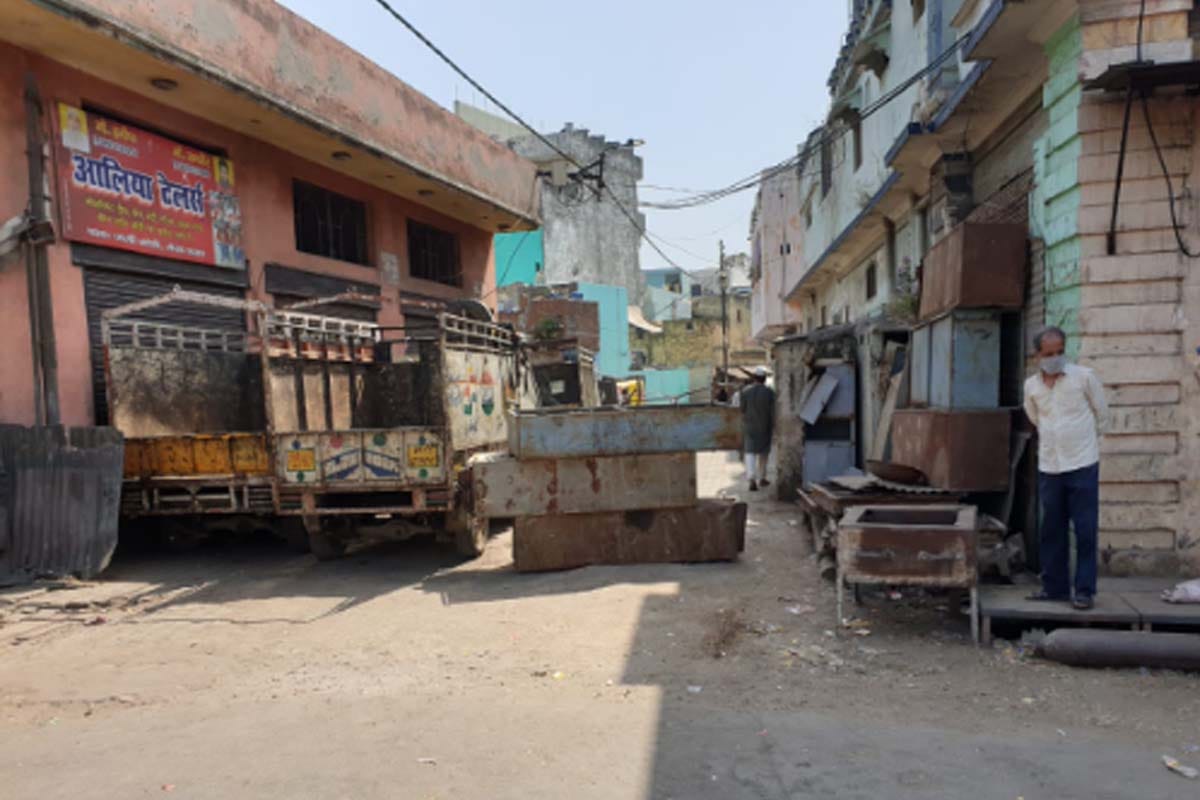 Lockdown increased for 3rd May in India, people run to shops to be necessary items in West UP