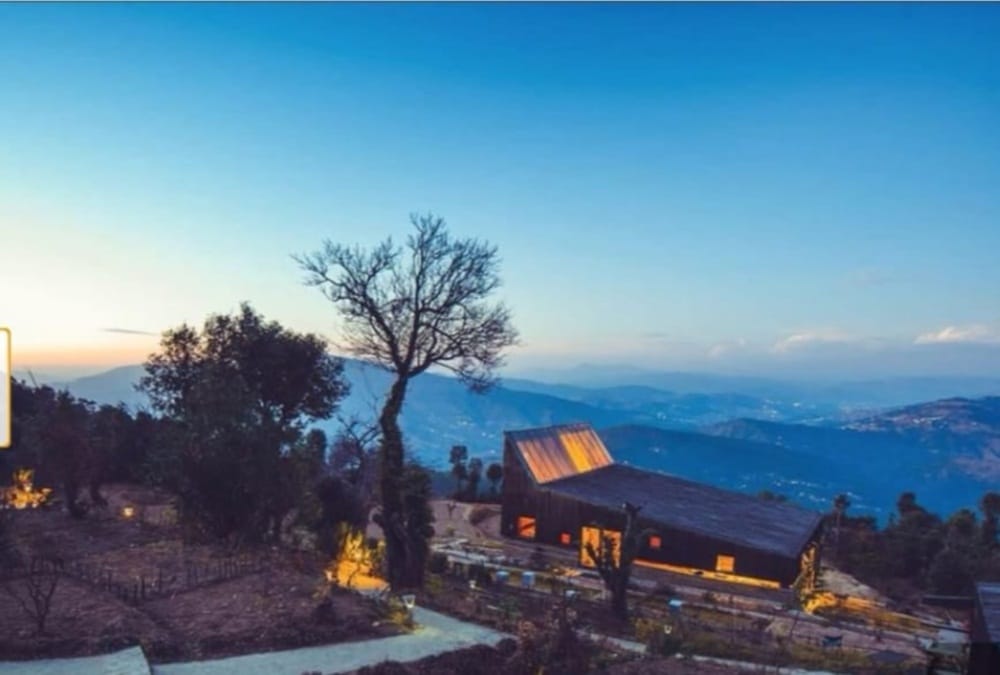 Coronavirus lockdown: Actor Manoj bajpai and Actress Neena Gupta Stuck in Uttarakhand, pass their time this way