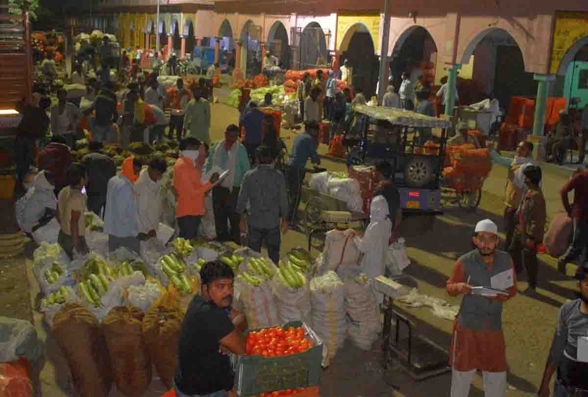 lockdown in UP: thousands of lives are playing with death every night