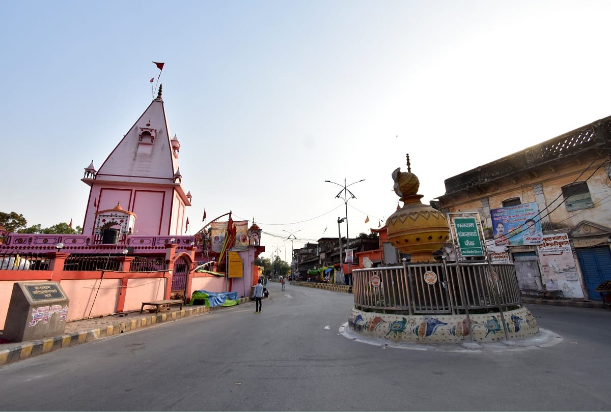 Many hotspots in many localities of Prayagraj, due to all-round blockade, people imprisoned themselves