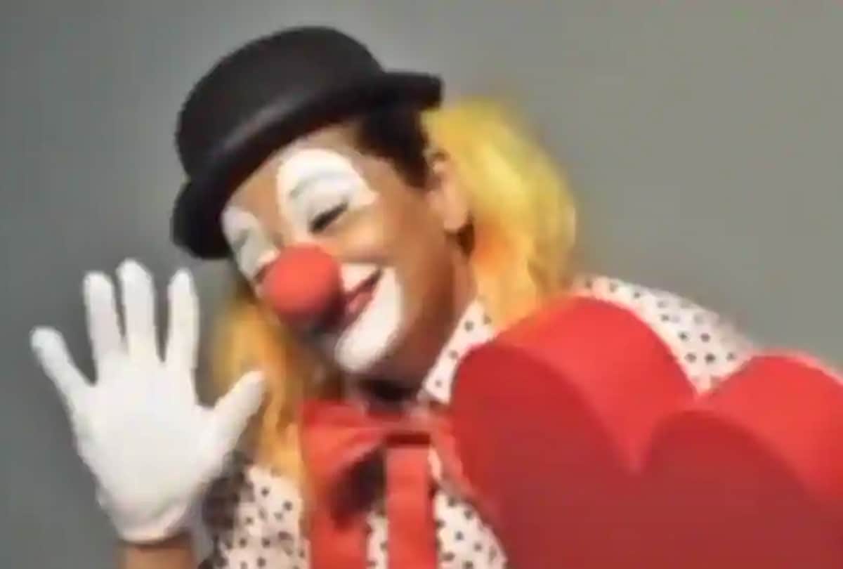 Vidya Balan turned into Raj Kapoor iconic character Raju the joker from film Mera Naam Joker